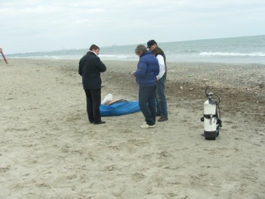 Tragedie pe plaja Iaki din Mamaia: un scafandru profesionist a murit după ce a intrat în mare să demonteze geamanduri